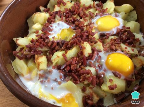 Huevos al horno con patatas y jamón