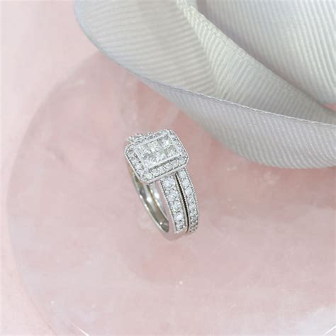pre owned ct gold illusion set diamond cluster bridal set paul david