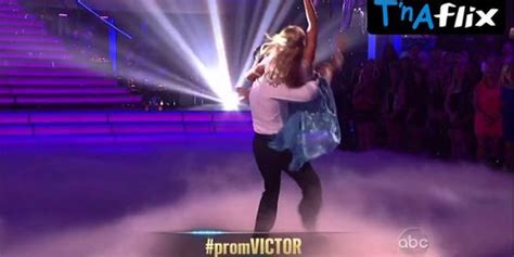 Lindsay Arnold Lesbian Scene In Days Of Our Lives Tnaflix