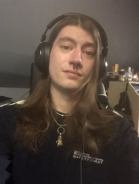 Long haired dood gaming : r/FierceFlow