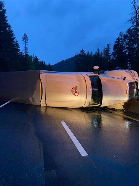 280 commuters experience massive delays after early morning crash 5