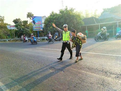 Kami Anggota Polisi Bukan Untuk Ditakuti Kami Ada Di Tengah Tengah