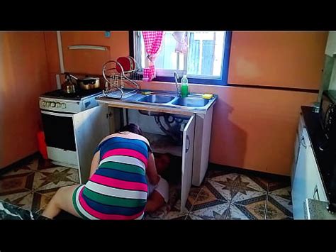 A Horny Woman Seduces The Plumber XVIDEOS