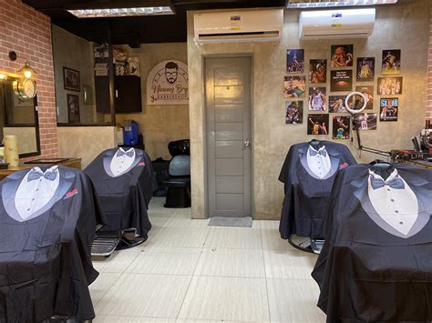 Barbers are debating the burst fade with textured fringe style 8