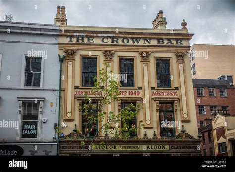 The Crown Bar in Belfast Stock Photo - Alamy