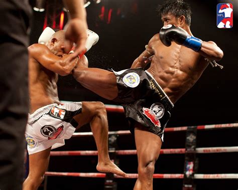 Muay Thai Boxing: Buakaw - Photo Gallery | Kickboxing | Training| Thai ...