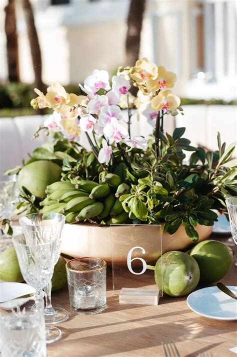 The Best Single-Variety Floral Wedding Centerpieces