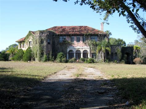 Visiting howey in the hills reveals a secret historic mansion 21