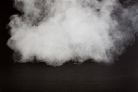 Movimento Astratto Del Fumo O Della Nebbia Su Fondo Nero Fotografia