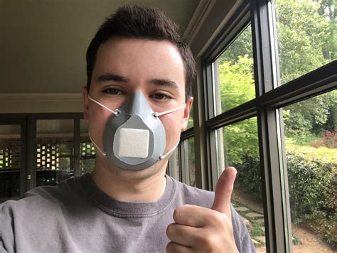 manufacturing masks  technologists  lend  hands  machines