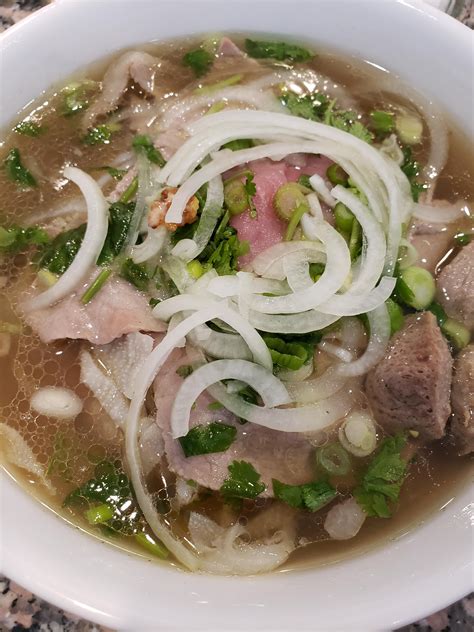 Pho (rare beef, well done flank, beef balls and tripe) : r/pho