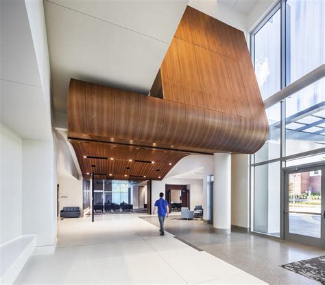 AdventHealth Tampa: The Taneja Center for Surgery - KHS&S East