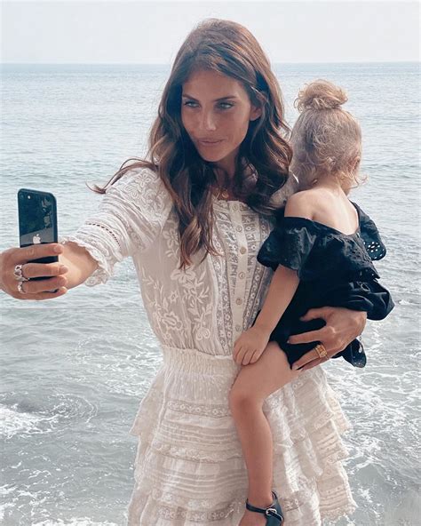 Weronika Rosati Pokaza A Si W Bikini Na Spacerze Z C Rk Na Pla Y W Kalifornii