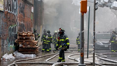 Firefighters respond to fire in Williamsburg, Brooklyn – New York Daily