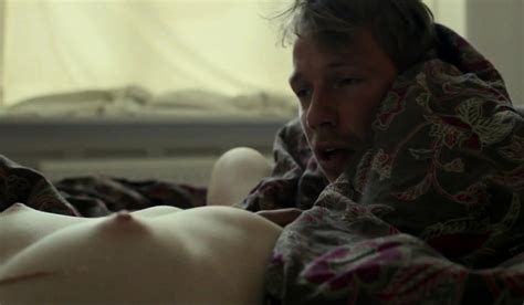 Naked Siff Lundgreen In Threesome En To Tresomt
