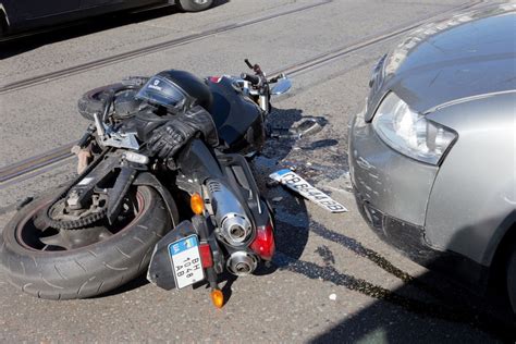 5 accidents de moto les plus fréquents et comment les éviter Masculin