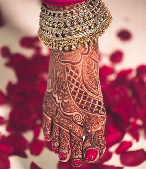 11 Trendy Payal Designs For Brides Weddingsutra Legs Mehndi Design