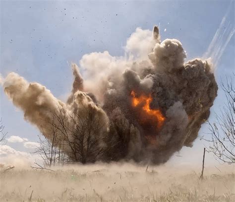 ВС РФ наносят удары новым комплексом ракетно-бомбового вооружения "Гром ...