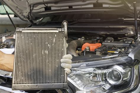 Radiatore auto cosè a cosa serve e quando sostituire il radiatore auto