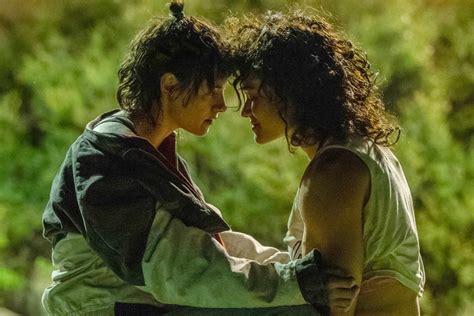 Kristen Stewart S Love Lies Bleeding Costar Breaks Down Their Sex Scenes Exclusive