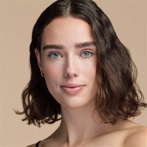 Fond De Ten Hidratant Cu O Textura Lichida De Ser Nude Drop Tinted Serum Foundation N Catrice