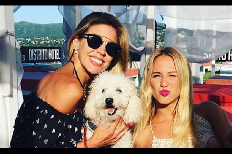 El descuido súper hot de Virginia Gallardo La vedette realizaba un Facebook Live cuando hizo