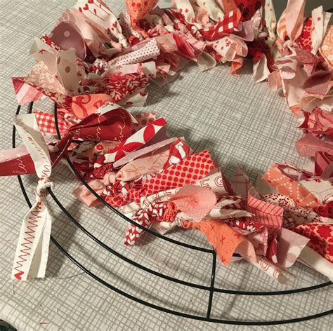 Happy Quilting Scrappy Fabric Wreaths 3 Finishes And A Tutorial Fabric Wreath Wreaths