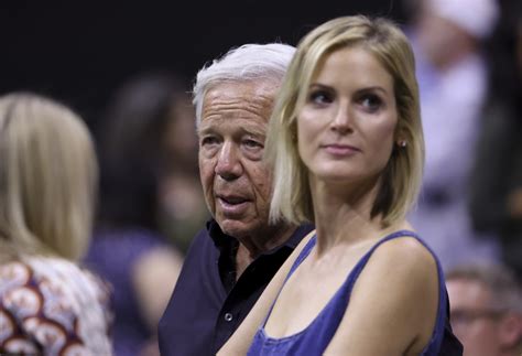 Patriots Owner Robert Kraft's Wife Is 34 Years Younger Than Him - The Spun