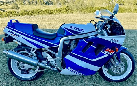 suzuki gsxr  guide       classic sport bike