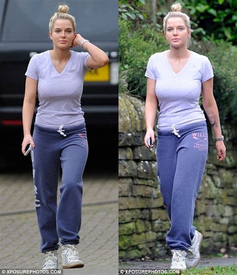 Bồ sao Man City lại chụp ảnh nude nóng bỏng