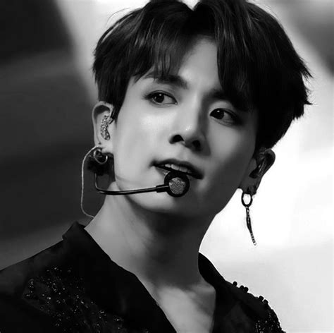 Pin By Juka Silva On Placas Divertidas Jungkook Most Handsome Men