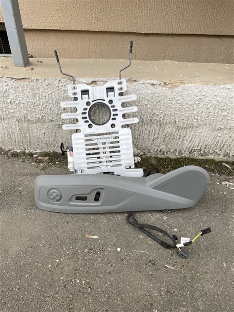 Поясничный упор на Audi A4 Allroad (B9), Audi A4 (B9), Audi A4 Avant ...