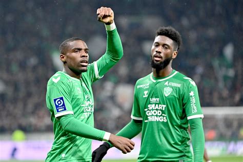 Football Asse Krasso Nkounkou Et Larsonneur Nomm S Aux Troph Es