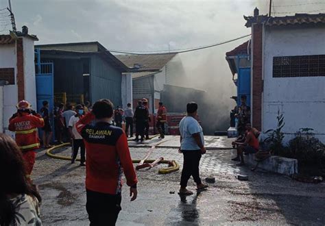 Gudang LPG Di Jalan Kargo Denpasar Bali Terbakar Korban Berjatuhan