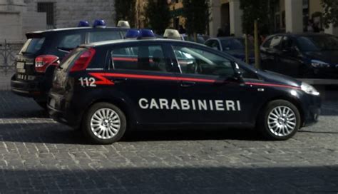 Versano Liquido Nero Nella Barcaccia Fermati Dai Carabinieri