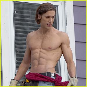 Dustin Milligan Only Had Two Weeks To Get His Body Ready For Hot Frosty Movie Dustin