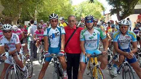 Allá van los valientes ciclistas