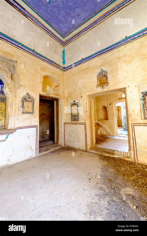 The interior of an abandoned palace in Taragarh Fort, Bundi, Rajasthan ...