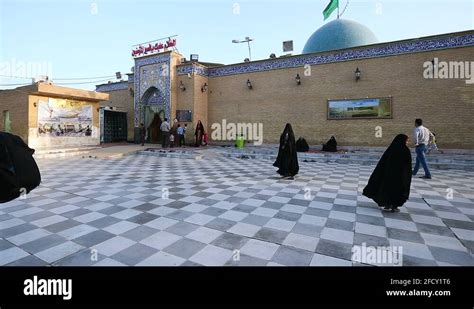 Pilgrims Visit Imam Alis Home Besides The Great Mosque Of Kufa In Iraq