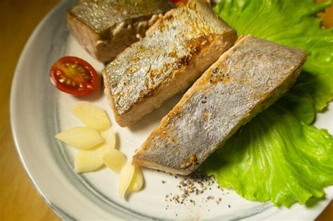 Premium Photo | Panfry fish fillet