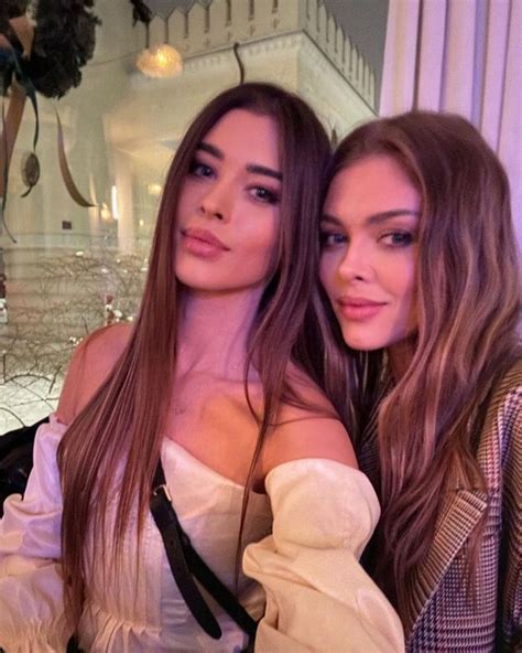 Tak wygląda siostra Opozdy Pokazała się w bikini Pudelek