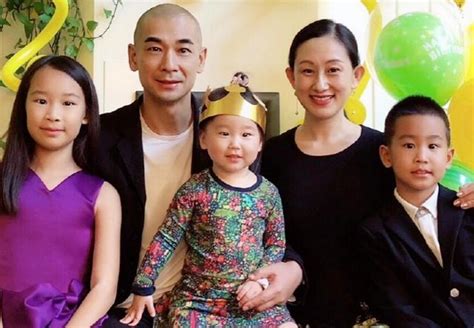 趙文卓一家5口幸福照，39歲妻子如花似玉，子女長得都很像爸爸 每日頭條