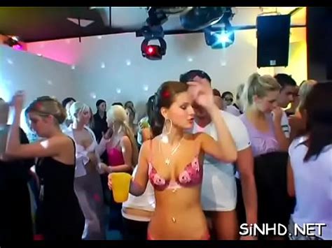 Chicas atractivas comparten besos y coños apasionados XVIDEOS