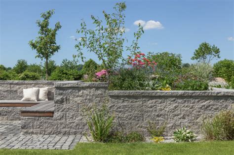 Eine Mauer Eine Sitzgelegenheit Montagne Jardin Francfort Par