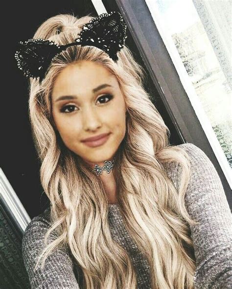 Ariana Grande Ariana Grande With Pretty Light Blonde Long Hair And