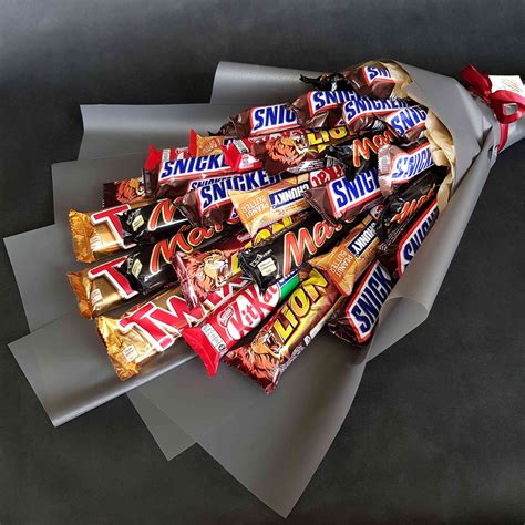 Букет из шоколадных батончиков своими руками - 59 фото