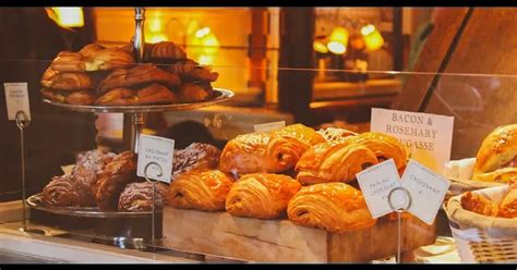 Любимая пекарня с горячими пирожками