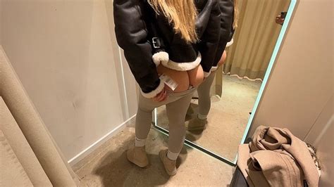 Shopping Tag Deutsches Teen Riskanter Fick Und Blowjob In Einer Umkleidekabine Mit Nike Socken