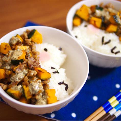 簡単朝ごはん！秋らしく♪特製ソースのかぼちゃそぼろで「ハリネズミ丼」 By まぎーえみりーさん レシピブログ 料理ブログのレシピ満載！