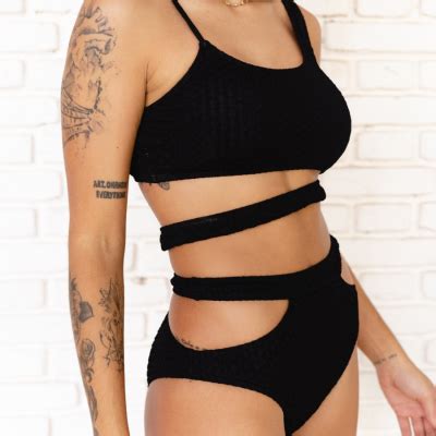 Biquini Hot Pants Recortes Tecido Detalhado Preto Dondoca Moda Feminina